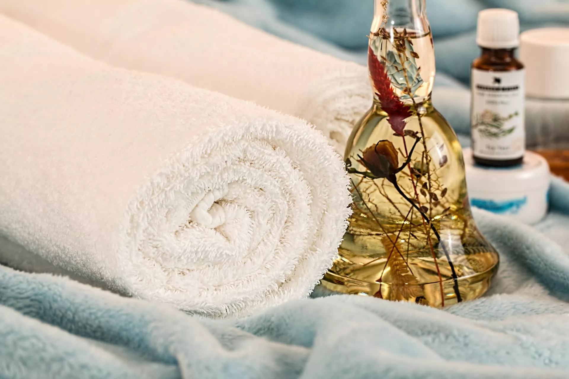 massage-therapy-1612308-1920